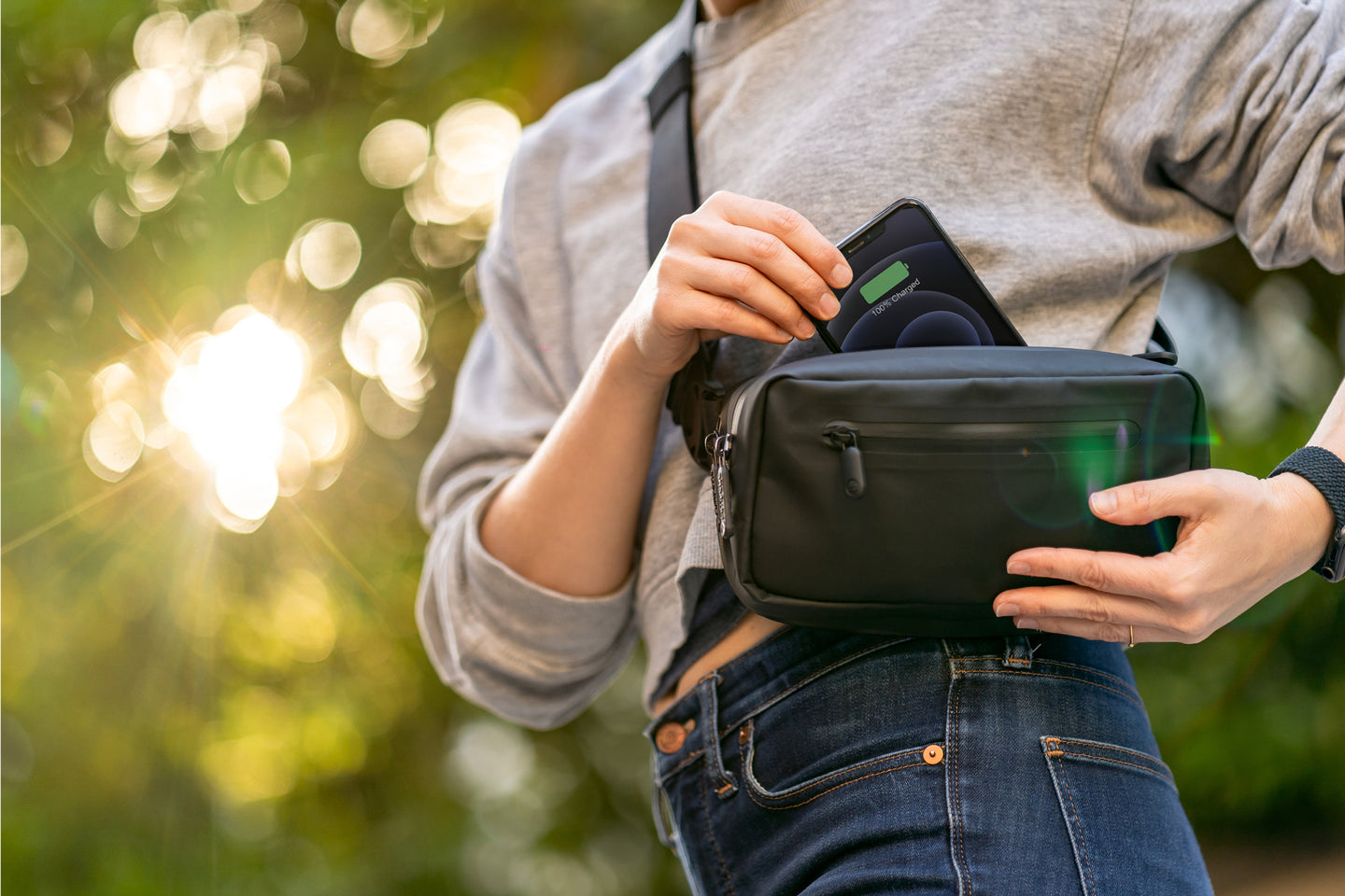 Side Pocket, wireless charging fanny pack – Ampere
